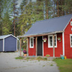 röd stuga river camp sågån